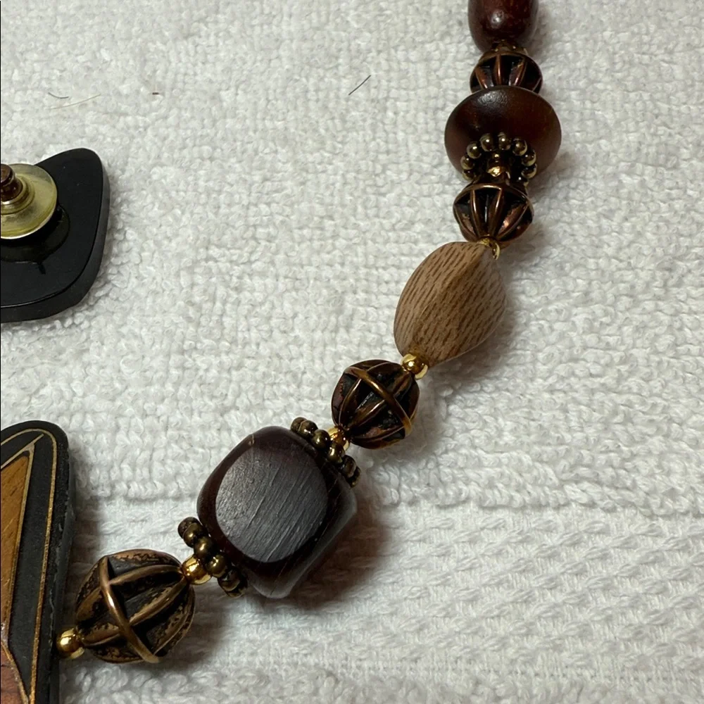 ⭐️Handcrafted Lee Sands Cat Necklace and Earrings Set - Brown and Tan.